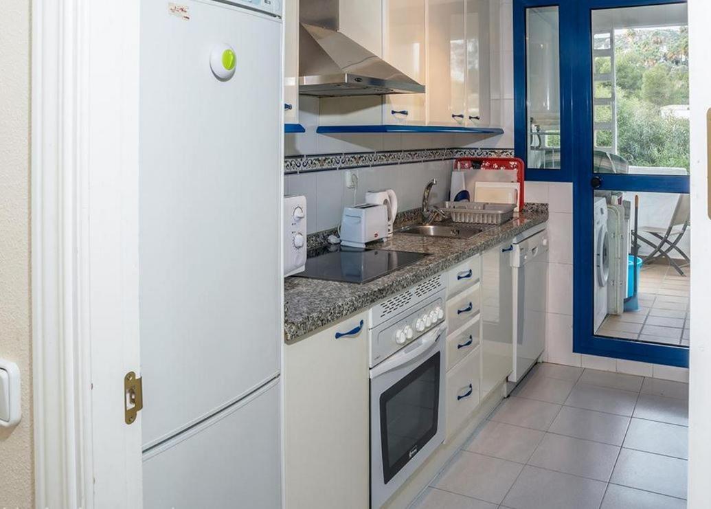 28 Mikonos Playa In Puerto De La Duquesa 2 Bed 2 Bath Apartment Ideally Located To The Beach & Marina Кастильо-де-Сабинильяс Экстерьер фото